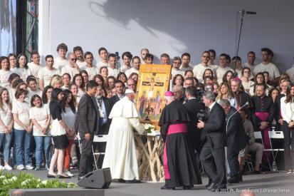 Giovani-vivete-non-vivacchiate-il-messaggio-di-speranza-di-Bergoglio_articleimage